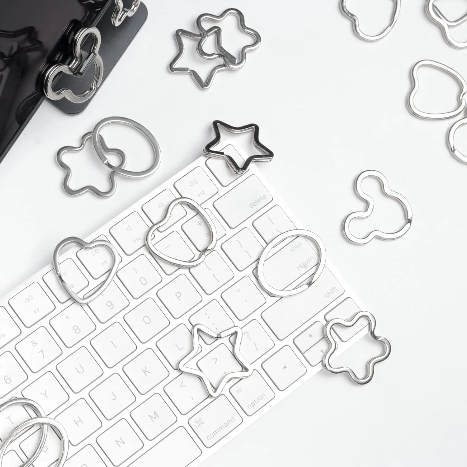 12pcs Creative Key Ring Keychain Heart Shape Silver Metal Flat Split Key Holder Chains Rings Crafts DIY for Home Car Tag Office Organization Lanyards Keys Attachment Gift