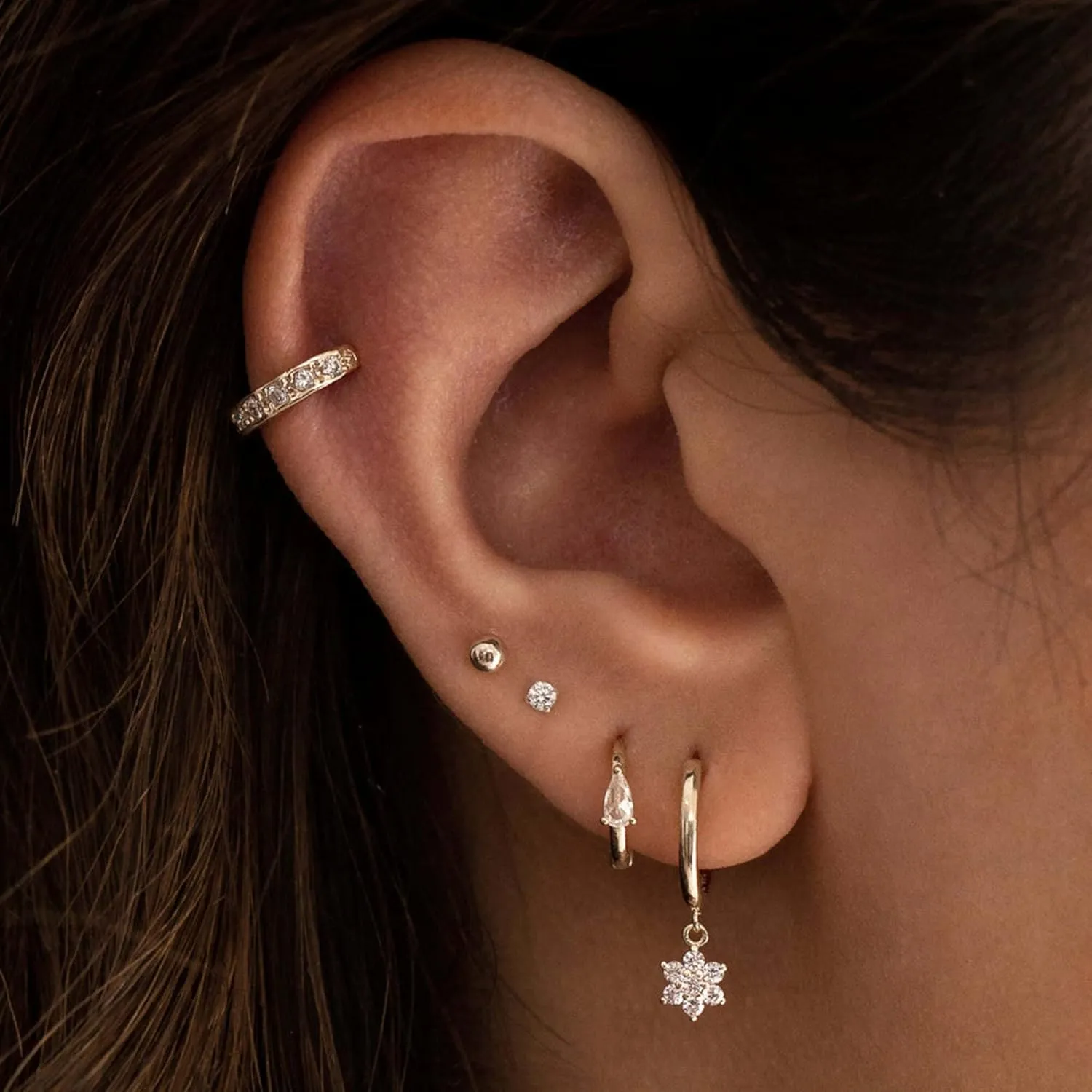 14K Solid Gold Daisy Dangle Huggie, Flower Dangle Hoop Diamond (0.14ct) Earrings, Tiny Flower Cham Hoop, Minimalist Huggie Earrings, Gift for her