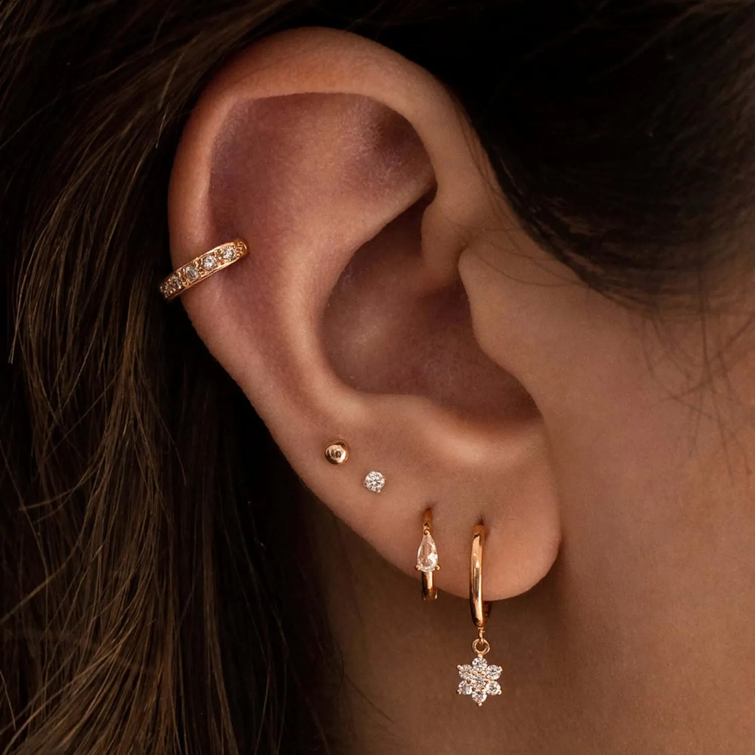14K Solid Gold Daisy Dangle Huggie, Flower Dangle Hoop Diamond (0.14ct) Earrings, Tiny Flower Cham Hoop, Minimalist Huggie Earrings, Gift for her