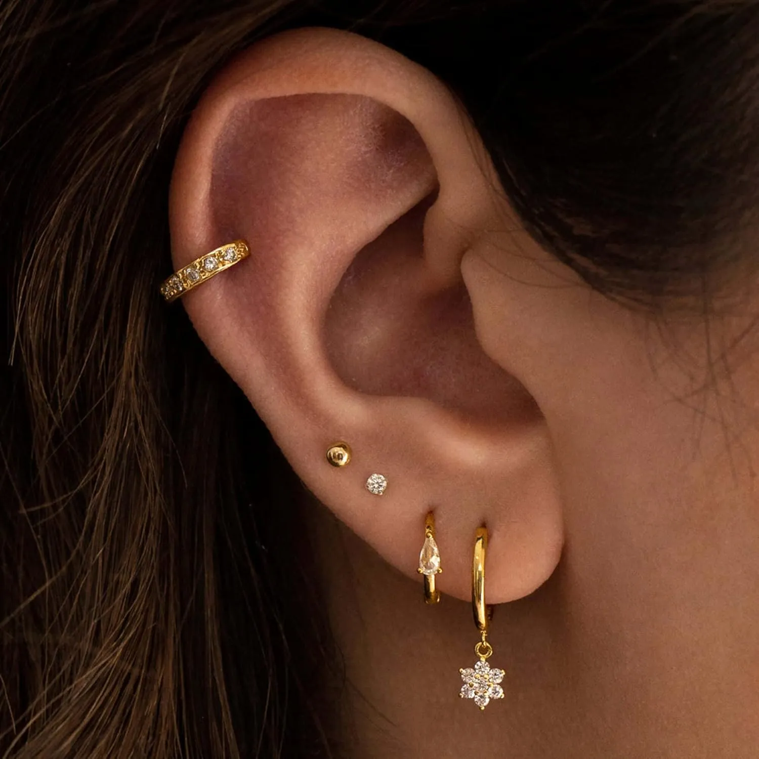 14K Solid Gold Daisy Dangle Huggie, Flower Dangle Hoop Diamond (0.14ct) Earrings, Tiny Flower Cham Hoop, Minimalist Huggie Earrings, Gift for her