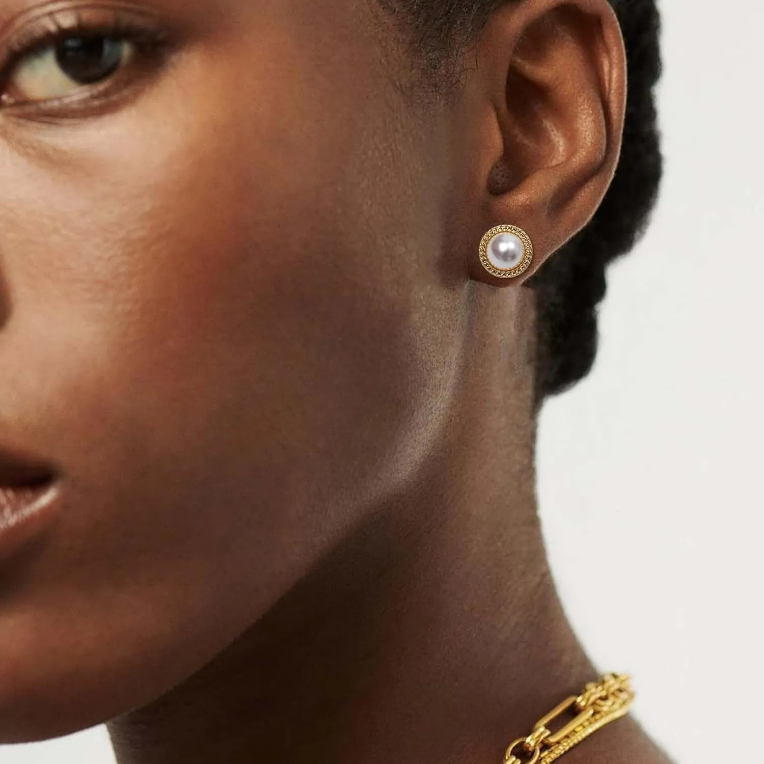 6 Pairs Gold Hoop Earrings Set for Women Fashion Lightweight Chunky Pearl Earrings Multipack Twisted Statement Earring Small Big Hoops Earrings Set for Women Jewelry Gifts