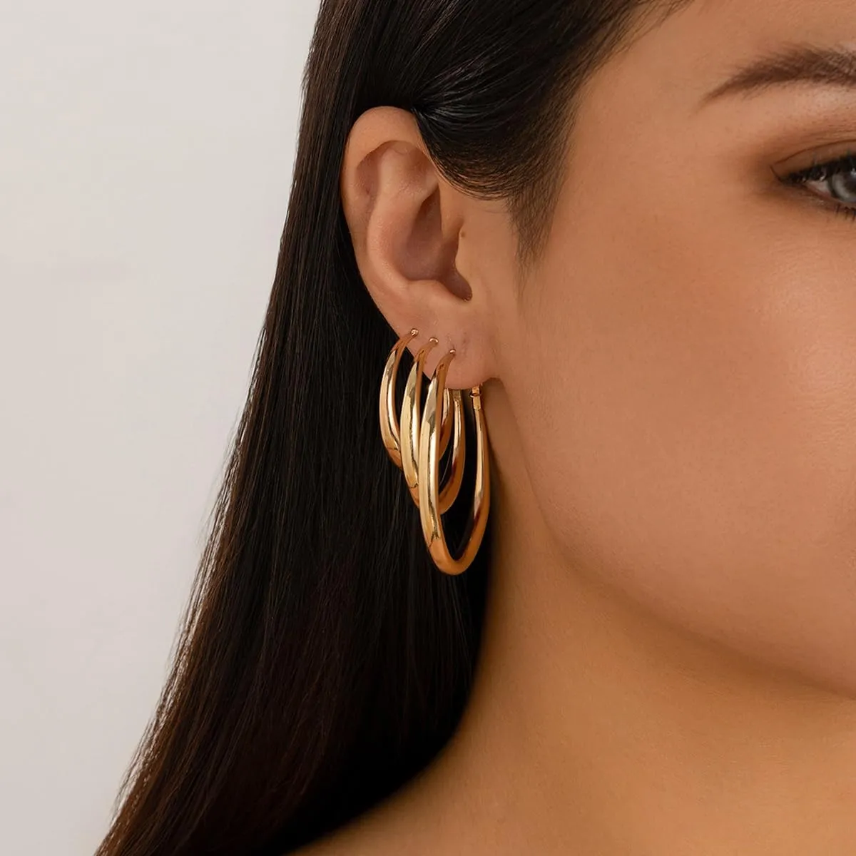 Big Gold Hoop Earrings for Women Minimalism Silver Hoop Earrings 14k Gold Plated Large Huggie Hoops Earrings Trendy Chunky Gold Earrings Loop Earrings Lightweight Gold Statement Earrings Jewelry for Women