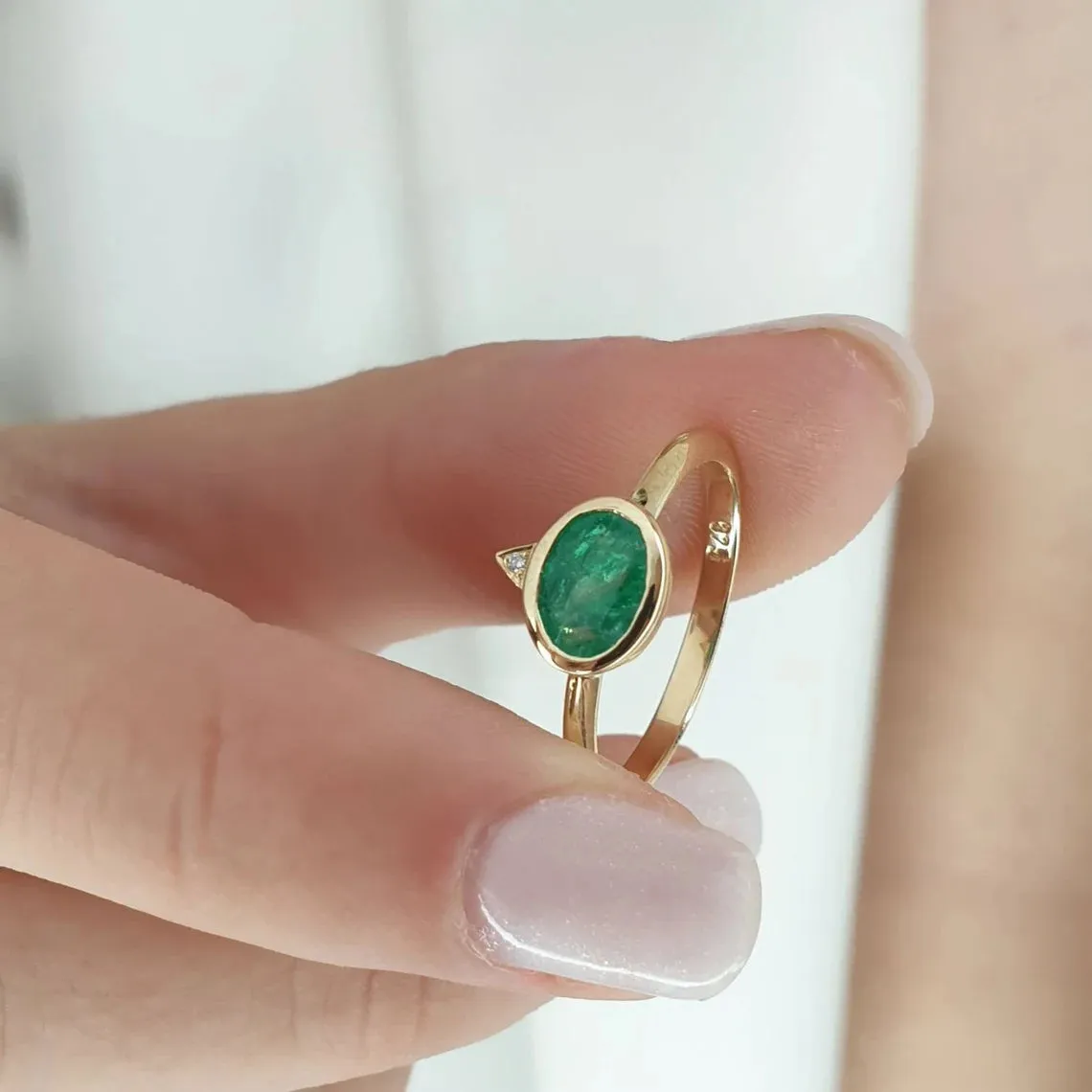 Gold Emerald Ring With Diamond