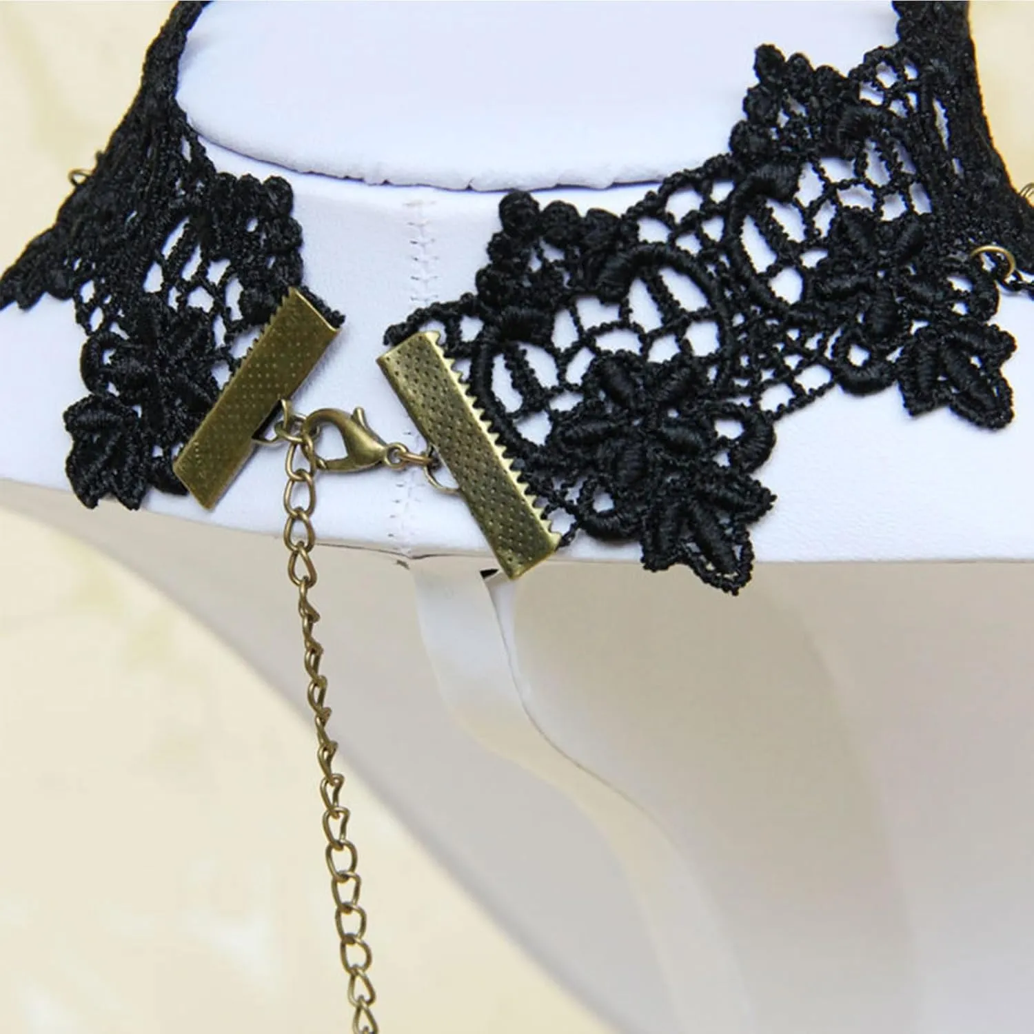 Gothic Black Lace Choker Necklace Vintage Black Crystal Tassel Collar Necklace Punk Vampire Chain Necklace Halloween Costume Jewelry Gifts