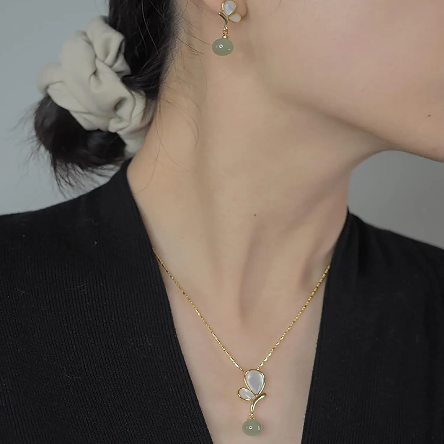 Hetian Jade Round Bead Necklace, Natural Green Jade & White Butterfly Charm, Adjustable Choker Necklaces, Good Luck Gift for Friends, Christmas Gifts (925 Sterling Silver with Gold Plated)