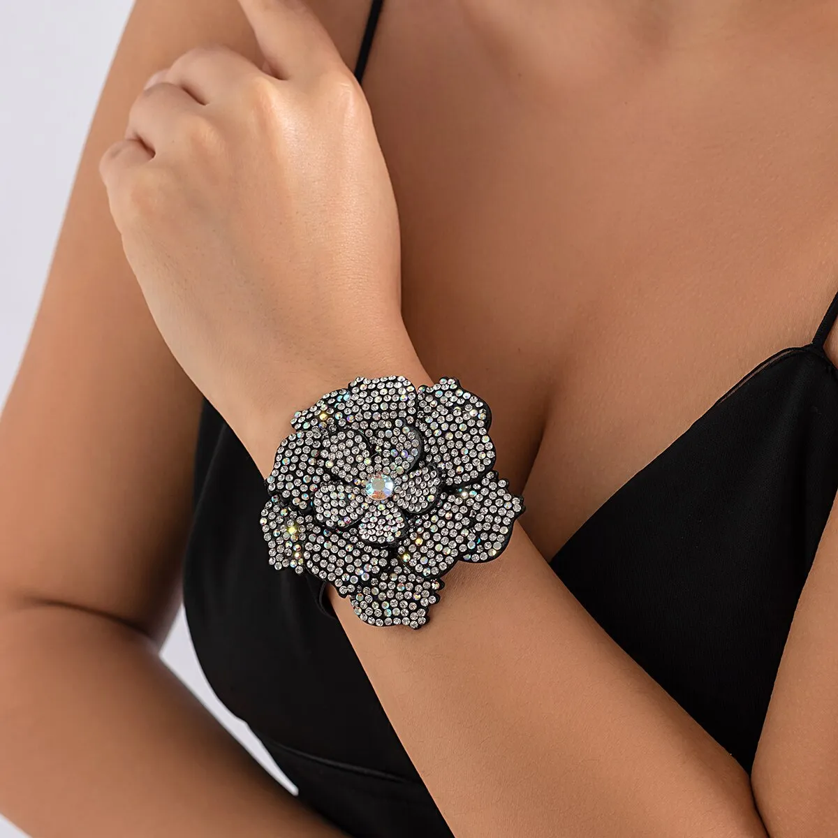 Luxury Shiny Rhinestone Flower Choker