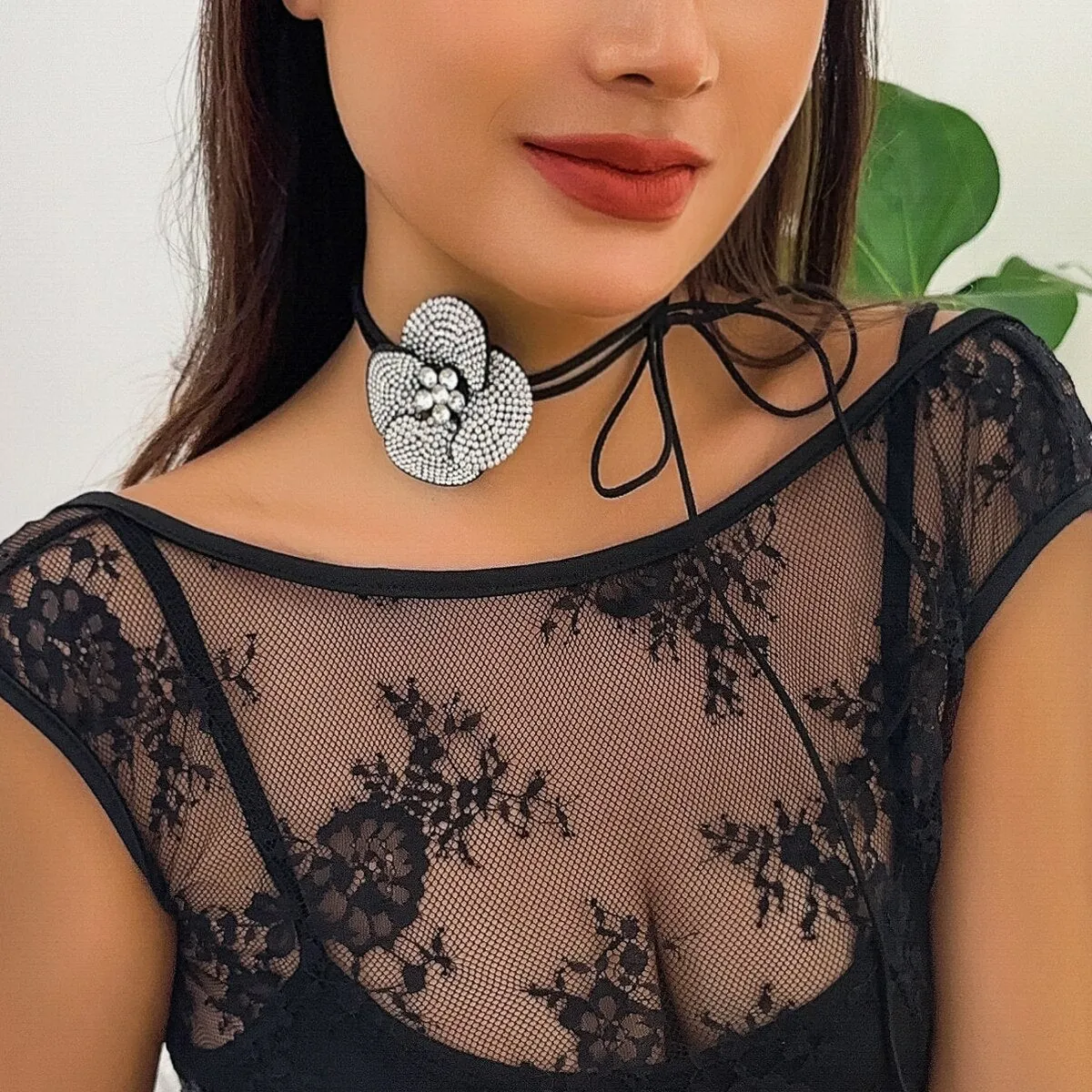 Luxury Shiny Rhinestone Flower Choker