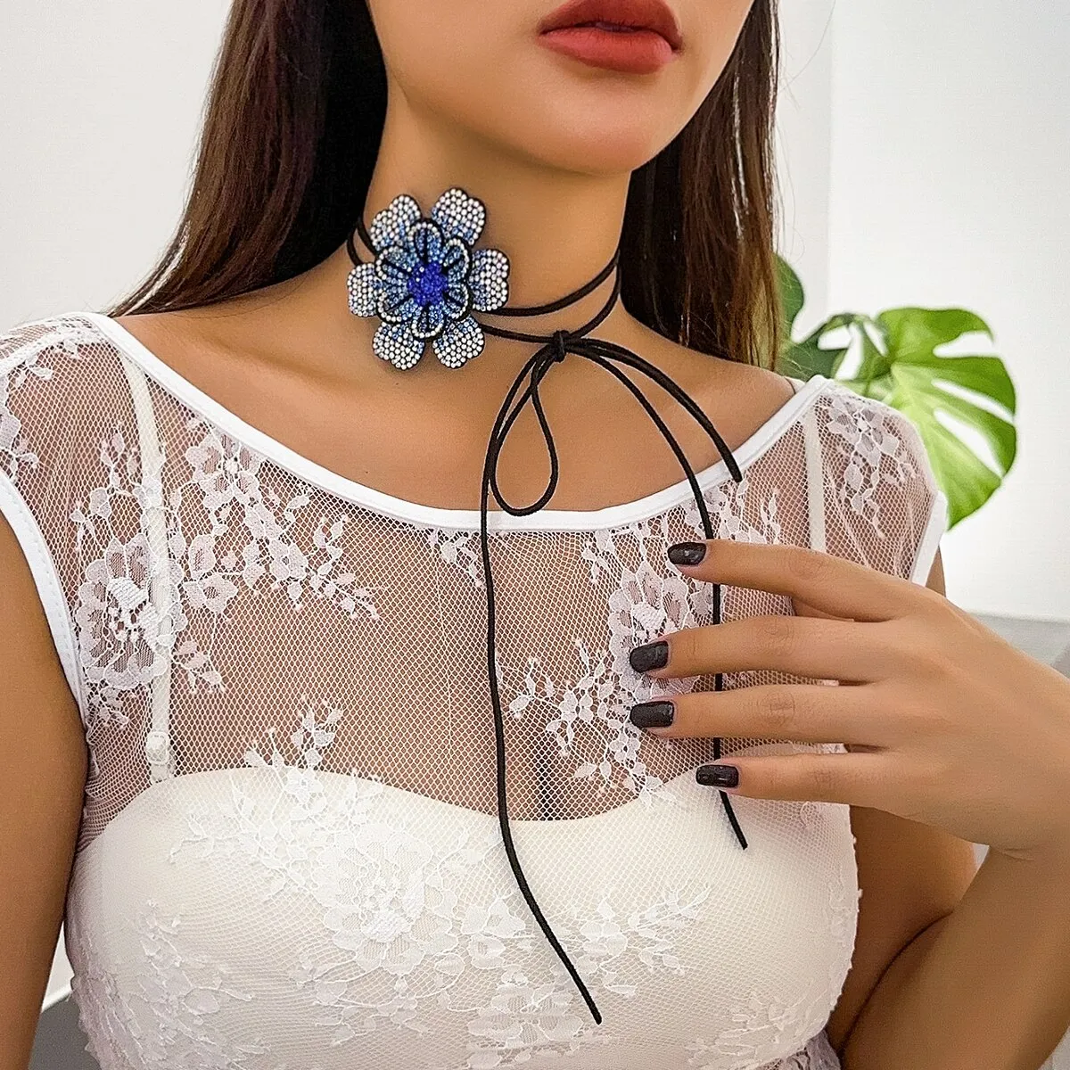 Luxury Shiny Rhinestone Flower Choker