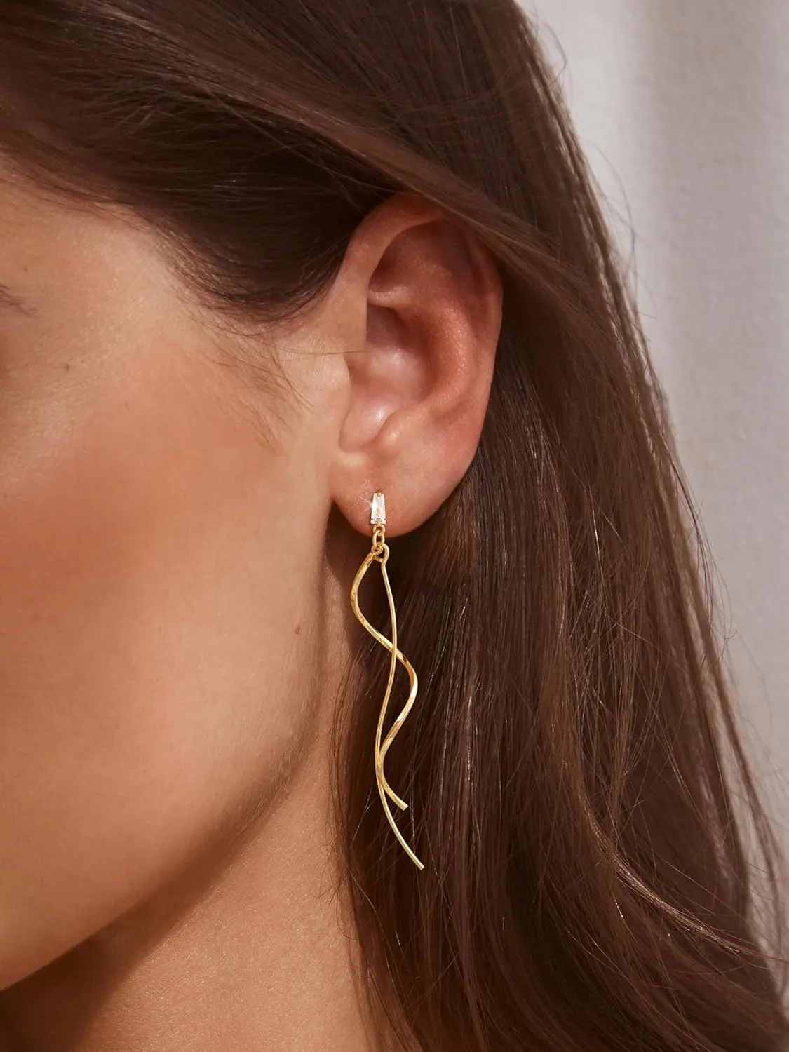 Moodear Gold Dangle Earrings Dainty 14K Gold Plated Long Dangle Chain Earrings for Women Trendy Hypoallergenic Pearl Tassel Dangling Earrings Jewelry Gifts