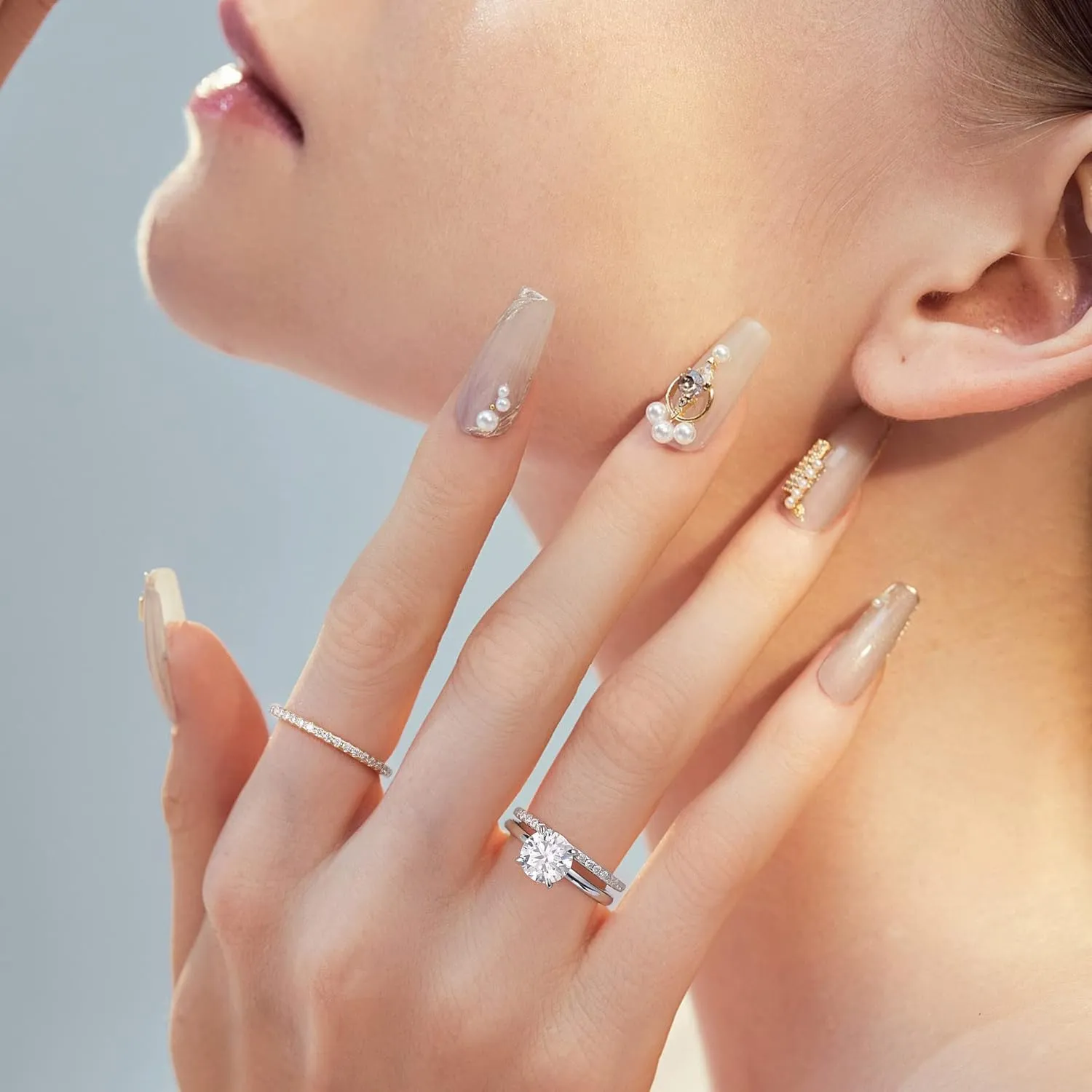 MOOSEA 2CT Moissanite Engagement Rings for Women, Round D Color VVS1 Clarity Lab Created Diamond Rings 14K White Gold Vermeil Solitaire Moissanite Rings for Women Promise Rings for Her Jewelry Gifts